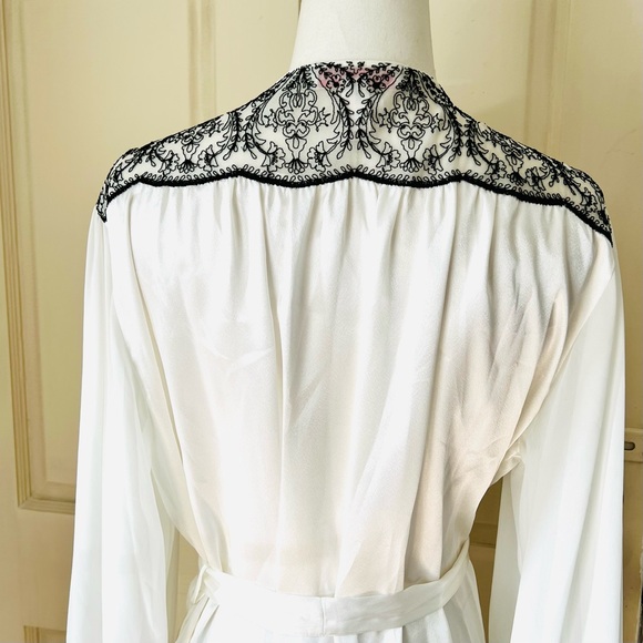 Oscar de la Renta Pink Label Robe. - Picture 5 of 7